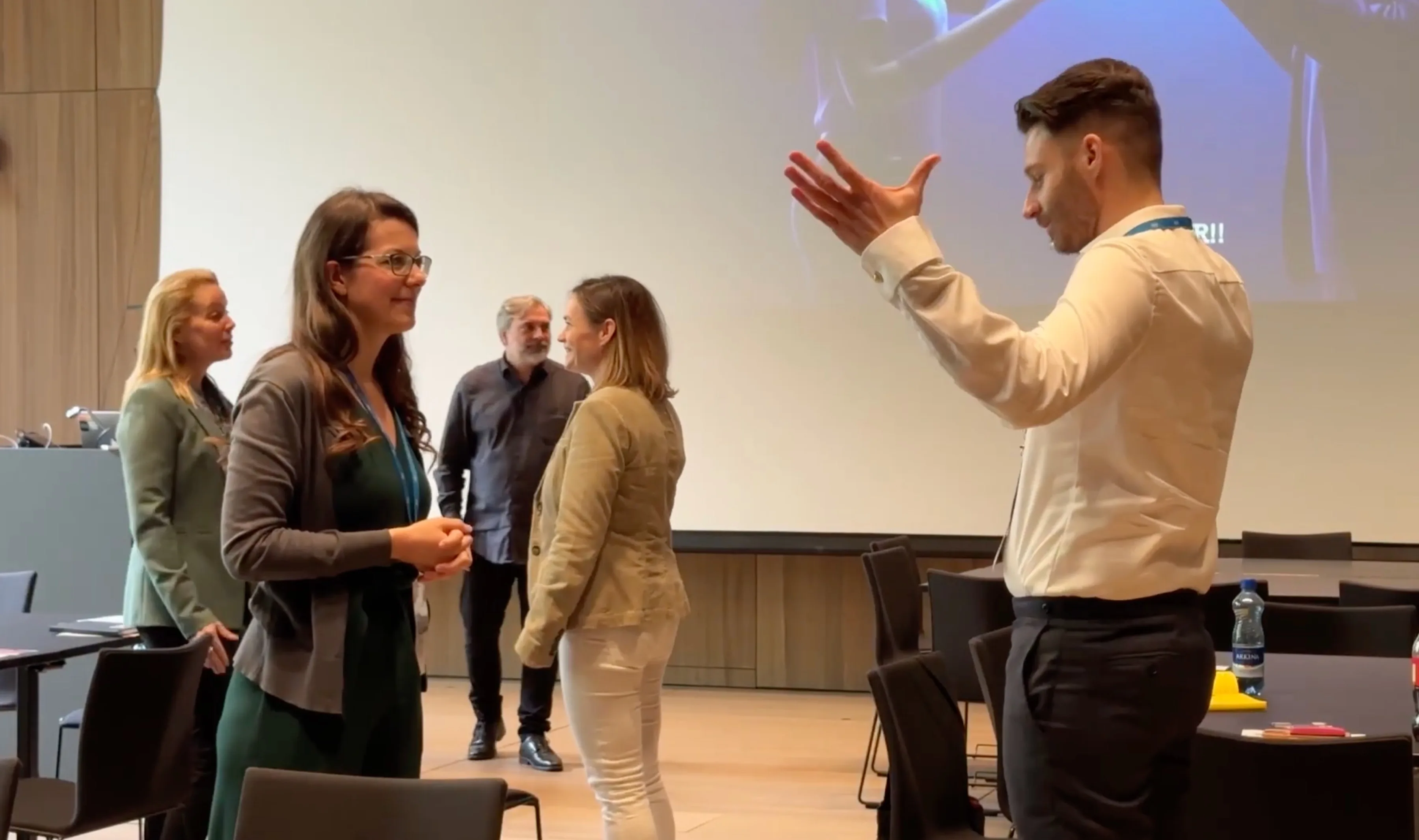 Damien Gauthier facilitating the Integration Seminar
